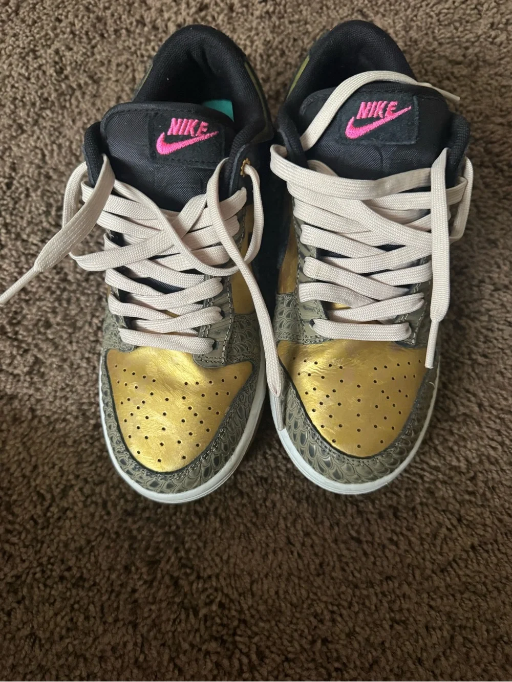 Nike Low-Top Sneakers in Yellow, Black and Pink